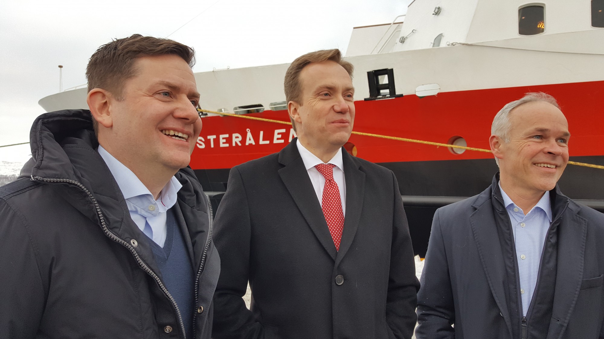 Hurtigruten CEO Daniel Skjeldam (left), Foreign Minister Børge Brende and Minister of Local Government and Modernization Jan Tore Sanner. (Thomas Nilsen / The Independent Barents Observer)