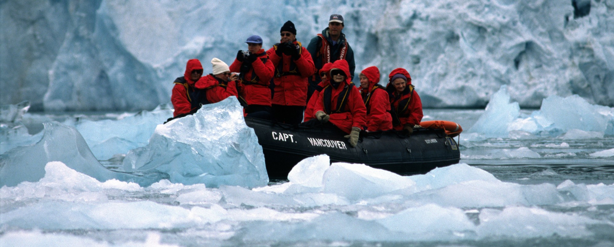 Tourists venture among Arctic ice in an inflatable boat. (Thomas Nilsen / The Independent Barents Observer)