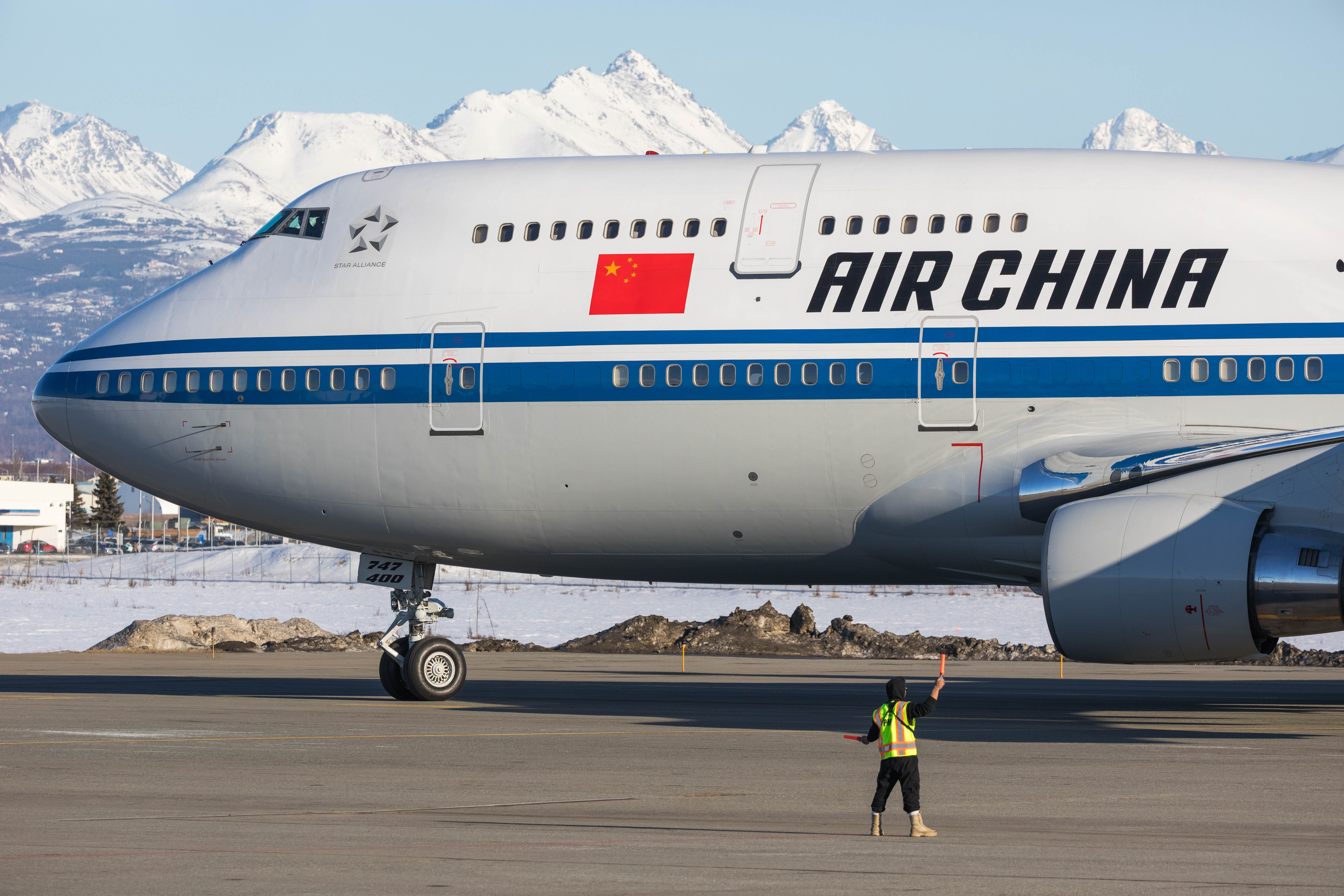 Chinese President Xi Jinping’s plane landed in Anchorage at about 6:45 p.m. Friday, April 7, 2017. He is meeting with Gov. Bill Walker and others on his way back to China. (Loren Holmes / Alaska Dispatch News)