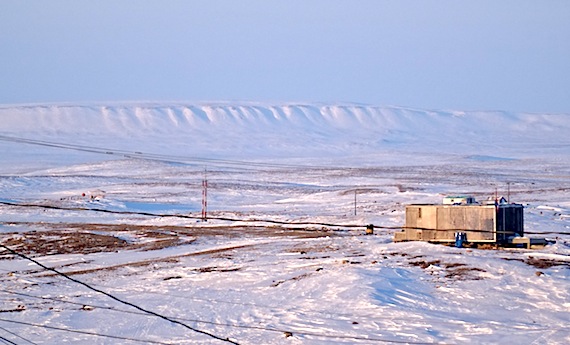 Looking to Mt. Pelly near Cambridge Bay where seven men are now participating in an on-the-land addictions treatment program. (Jane George / Nunatsiaq News)