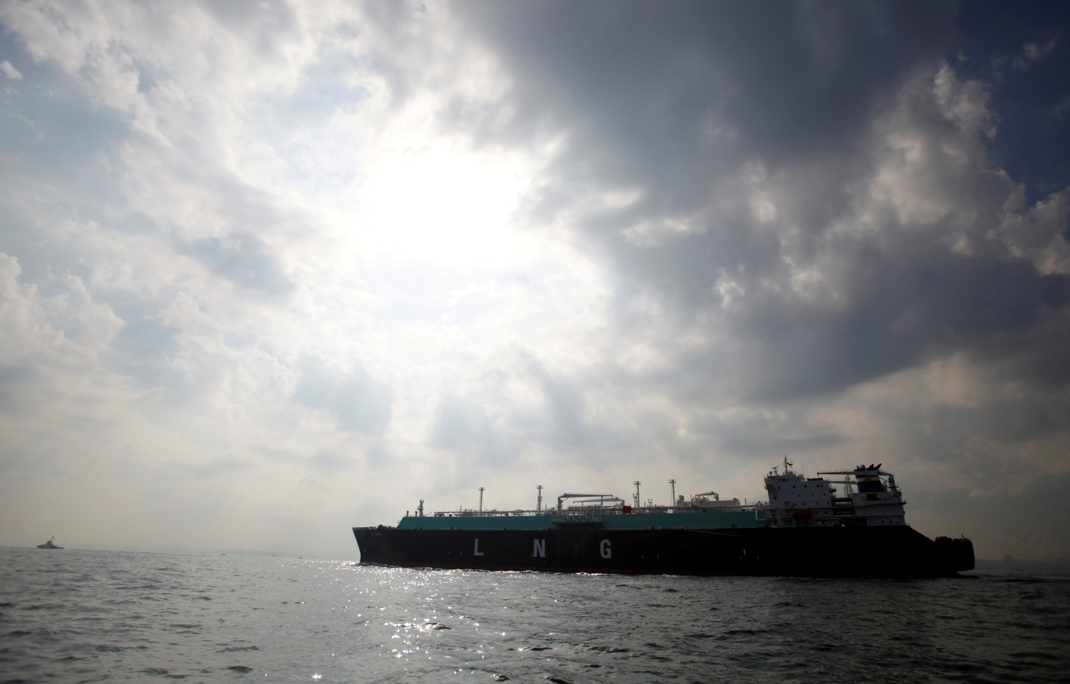 A liquefied natural gas (LNG) carrying vessel sails at Tokyo Bay, offshore of Yokosuka, south of Tokyo, Japan October 22, 2012. (Issei Kato / Reuters File Photo)