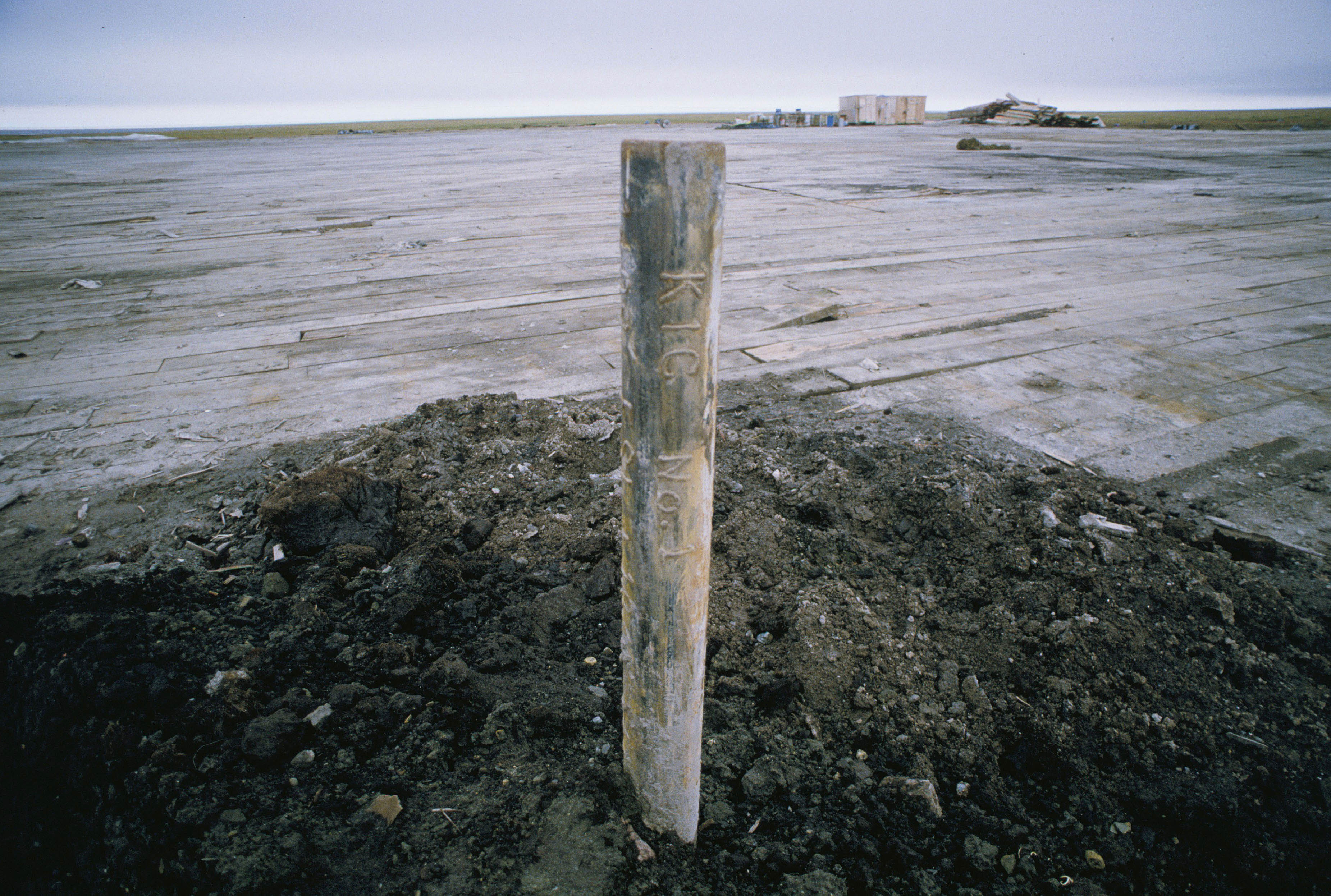 Well head of the KIC #1 exploratory well (with drilling platform in the background) on the Arctic Coastal Plain in ANWR near the Jago River, July 16, 1986. (Fran Durner / ADN archive 1986)