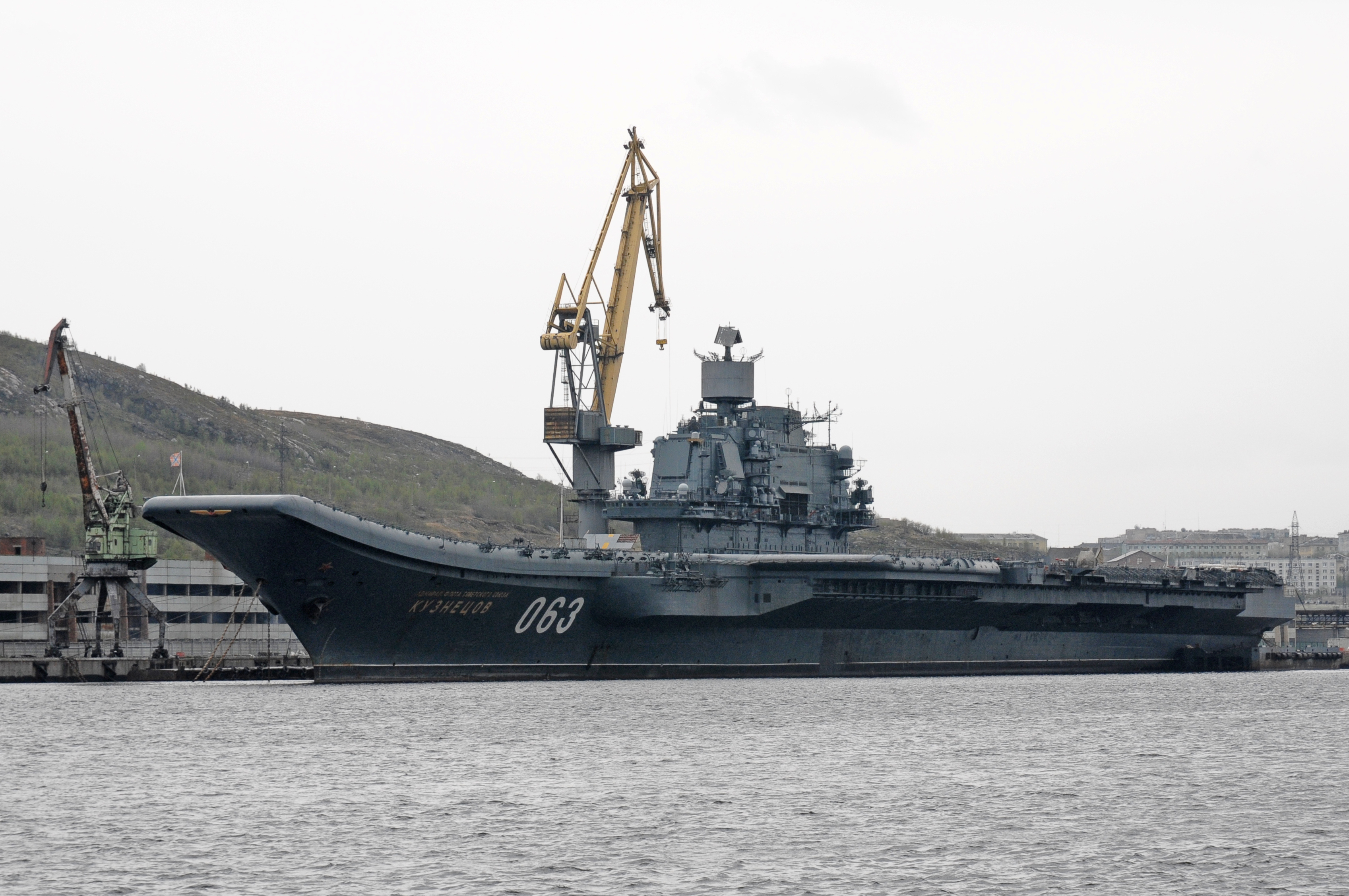 The heavy aircraft-carrying cruiser Admiral Kuznetsov at the wall of the Murmansk port in a 2010 file photo. (Getty)