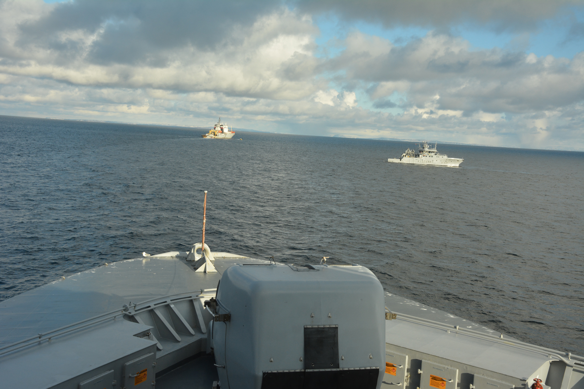 Norwegian and Russian coast guard vessels jointly take part in Exercise Barents. (Atle Staalesen / The Independent Barents Observer)