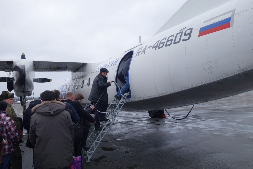 Passengers board a plane at the airport in Murmansk, Russia. (Atle Staalesen / The Independent Barents Observer)
