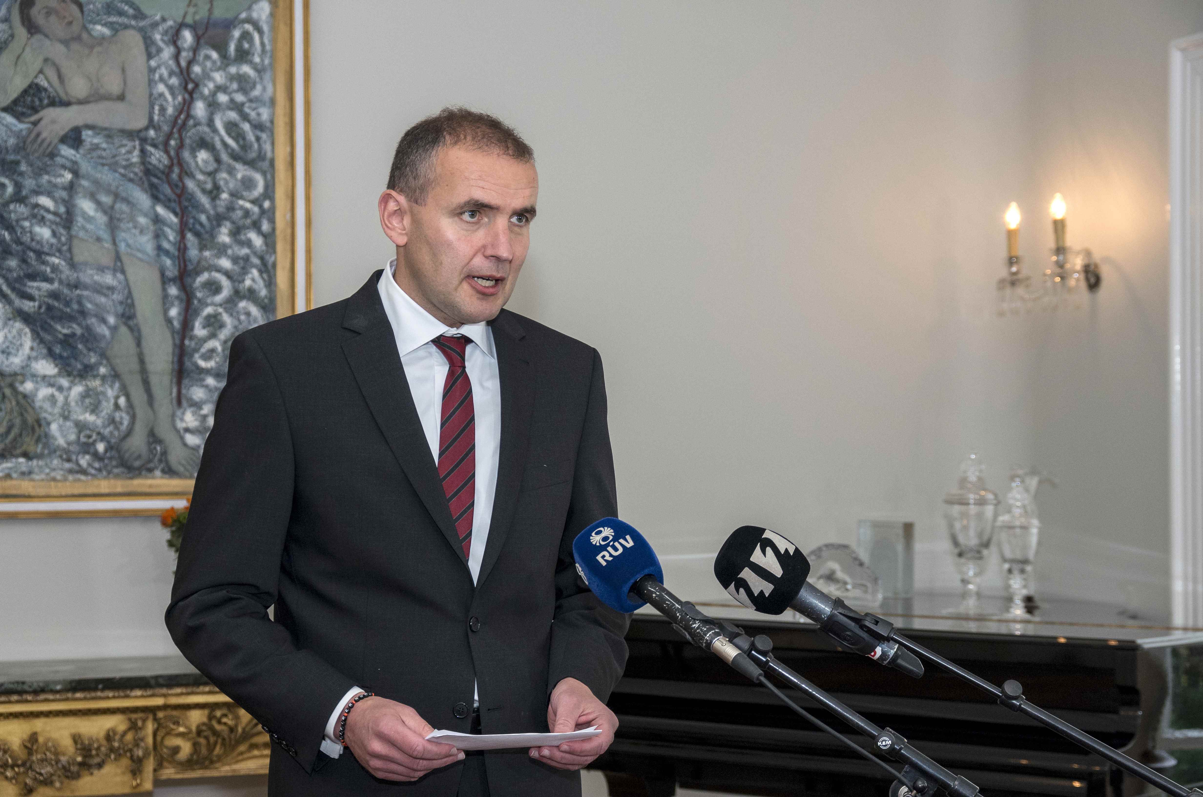 Iceland's President Gudni Thorlacius Johannesson speaks to media in Bessastadir, Iceland September 16, 2017. (Geirix / Reuters)