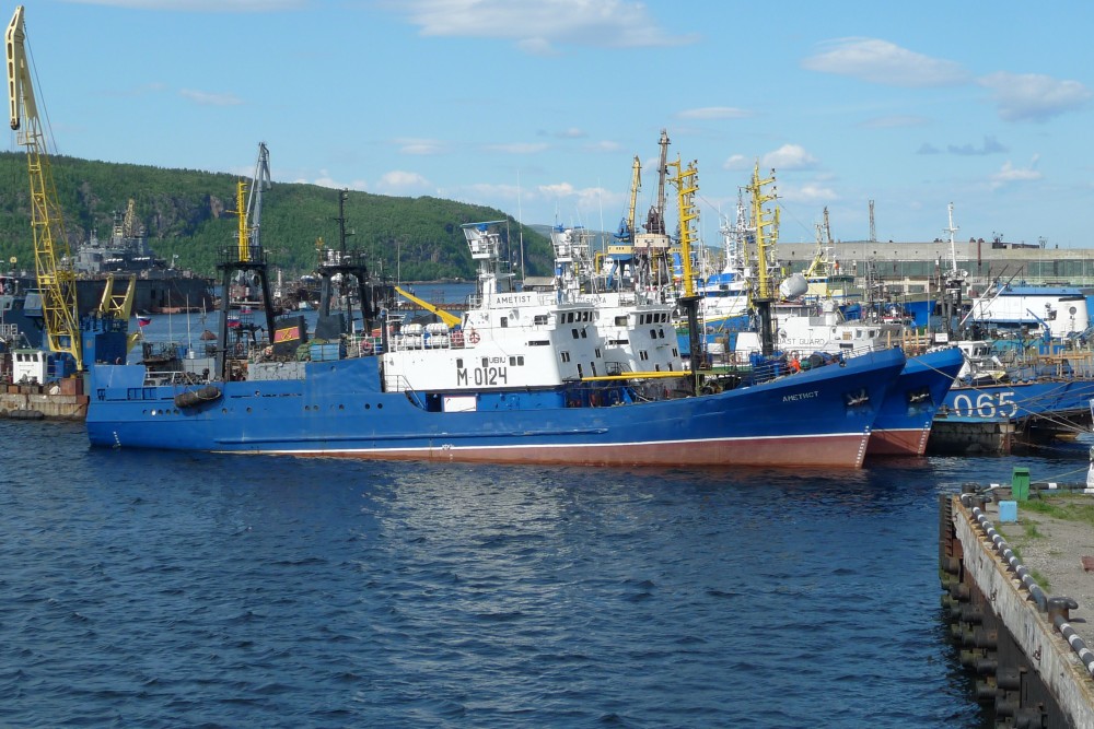 Russian trawlers at port in Murmansk. (Thomas Nilsen / The Independent Barents Observer)
