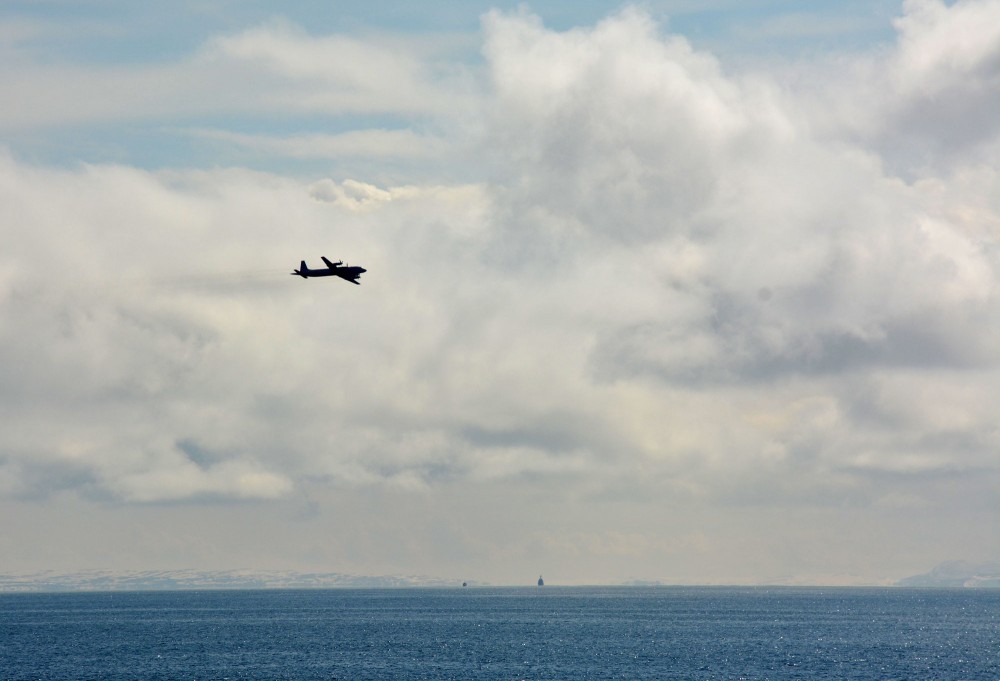 An aircraft from Russia's Northern Fleet flies over the Barents Sea. (Atle Staalesen / The Independent Barents Observer)