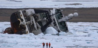 Second attempt to remove grounded fishing vessel underway in northern Svalbard