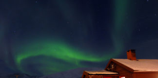 How a new app helps Arctic tourists track northern lights