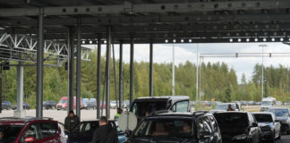 Finland mulls barring Russians from entering as border traffic grows